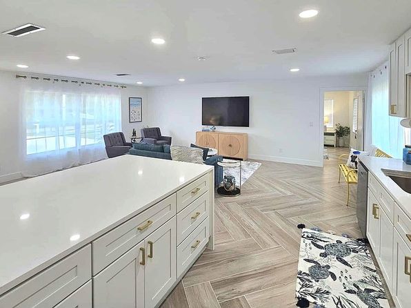 104 Foxhall Ln