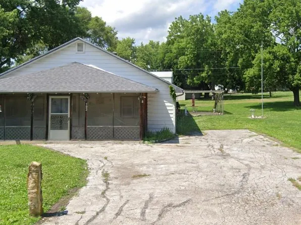 302 Center St, Carbondale, KS 66414