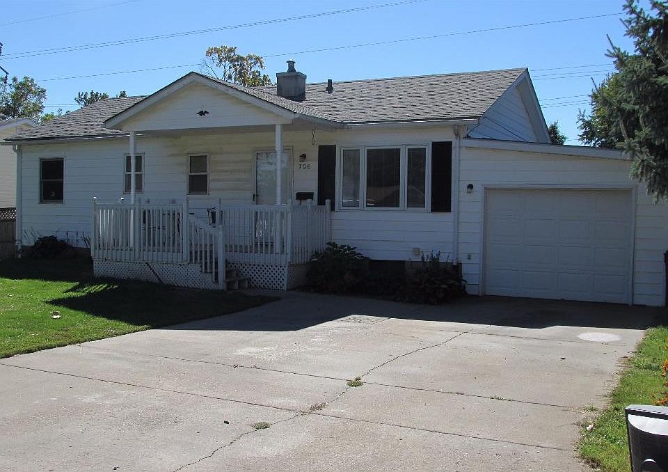 1st image of 706 W Larson St