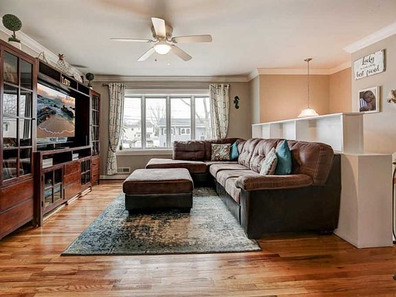5th image of 124 Washington Dr
