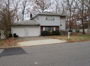 202 Crystal Brook Hollow Rd, Port Jefferson Station, NY 11776