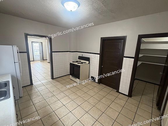 4th image of 4023 Fir St #1-FH1