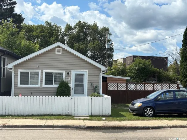 421 6th AVENUE E, Prince Albert, SK S6V 2J2