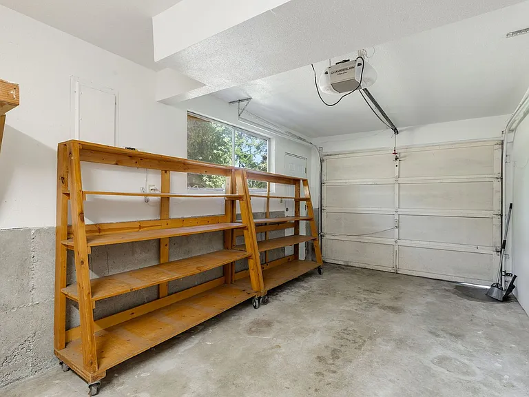8620 Shadow Wood Dr — Photo 24