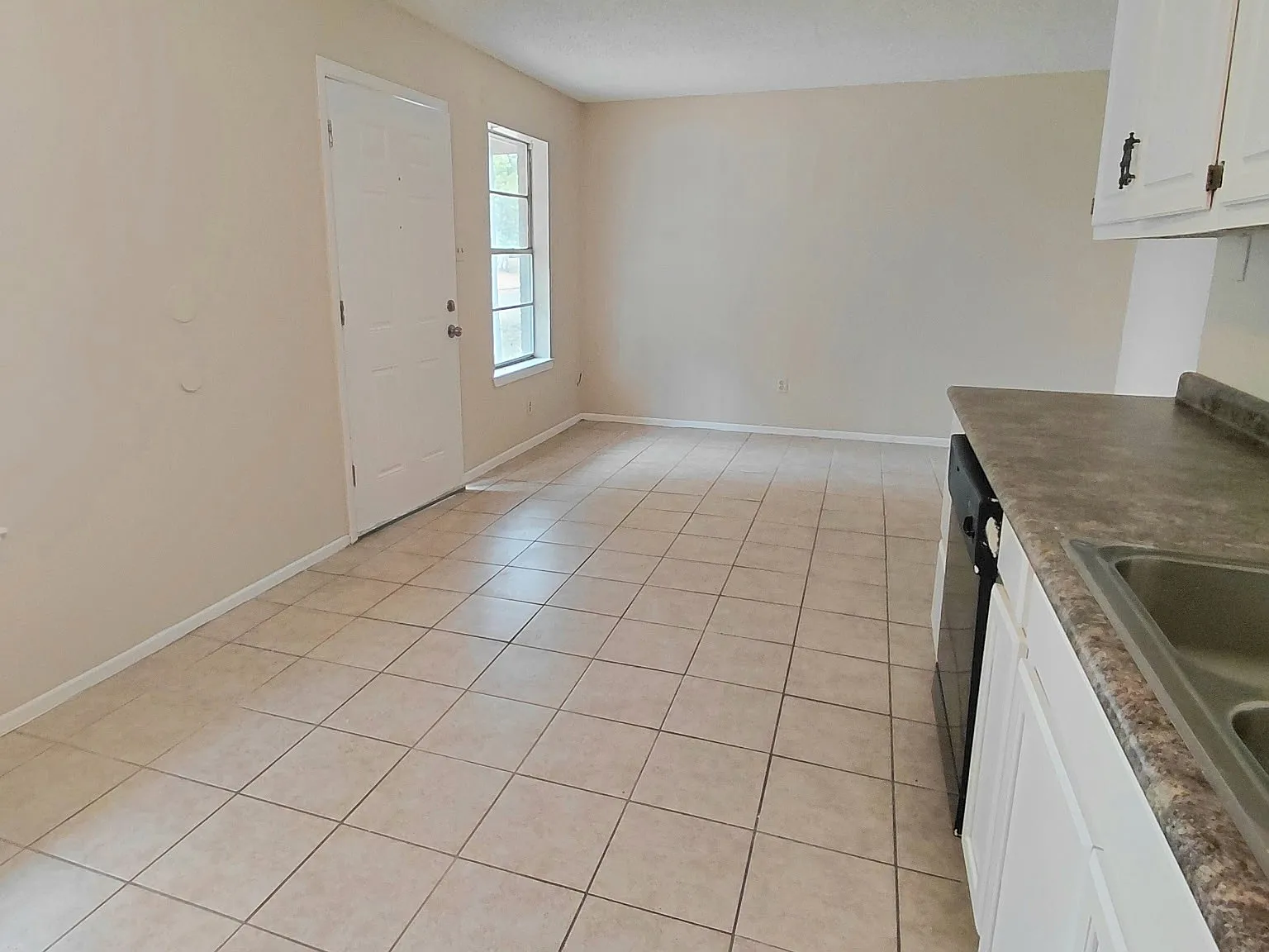 2 bed, $825 — Photo 2