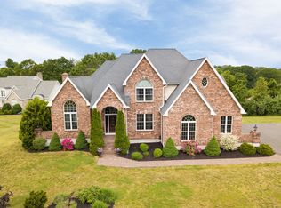 29 Copper Beech Dr, Middletown, CT 06457