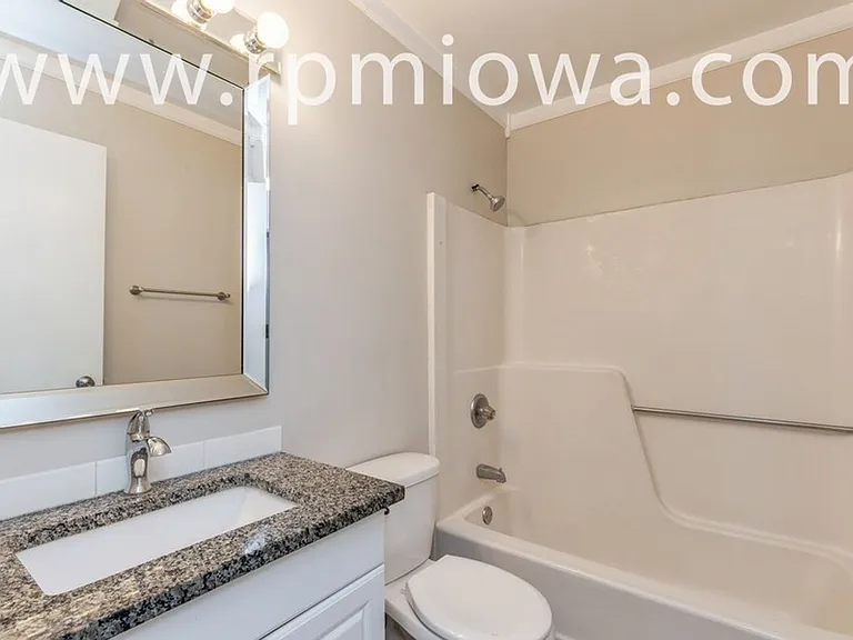 2537 NW 17th St — Photo 8