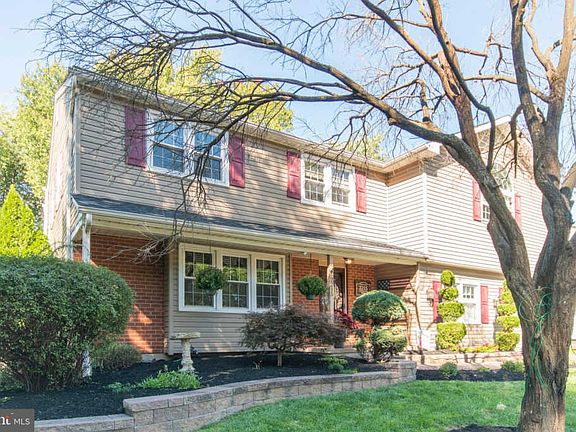 2nd image of 2215 Charwood Dr