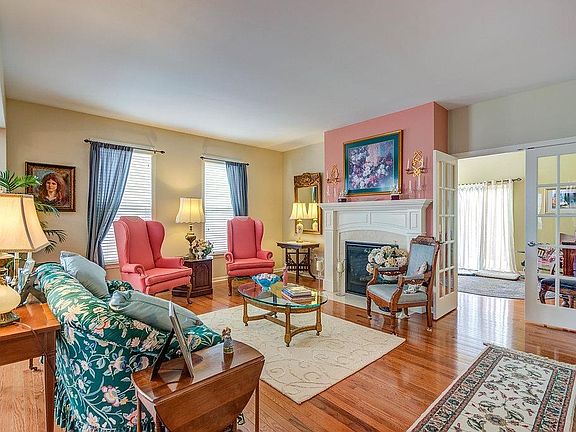 3rd image of 1392 Grovesedge Dr