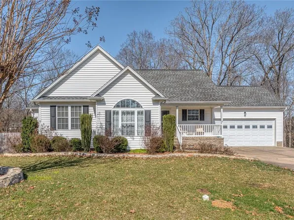 551 Woodland Dr, Graham, NC 27253