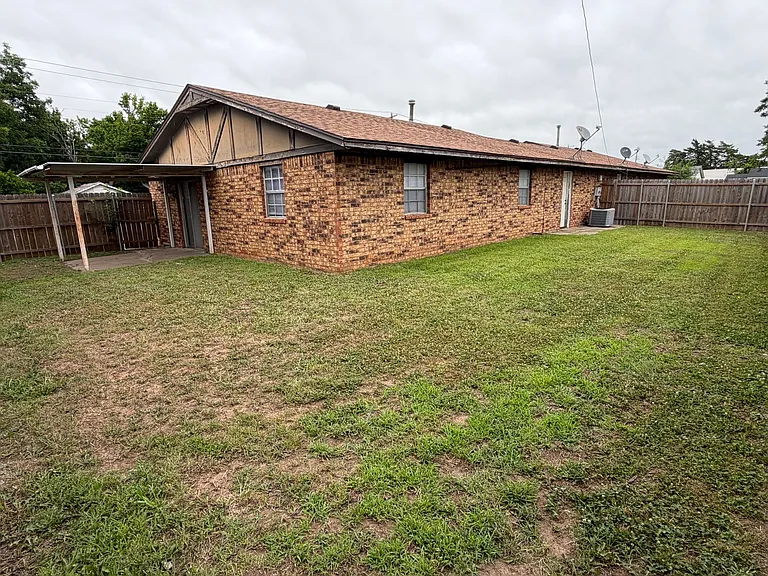 721 E Wallace St — Photo 3