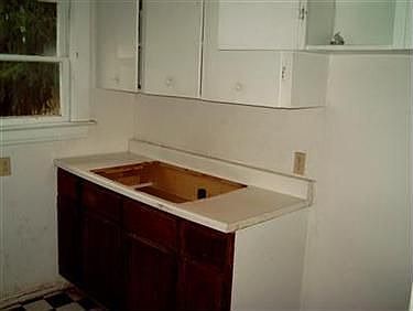 3rd image of 208 W Miller Ave