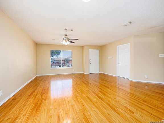 4th image of 3702 Candlebluff
