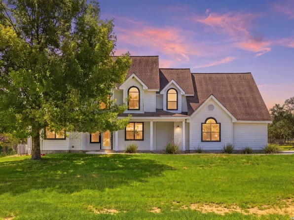 616 GREEN OAK DR, Pipe Creek, TX 78063