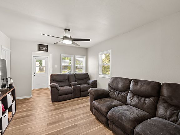 5th image of 2521 Garfield Ave