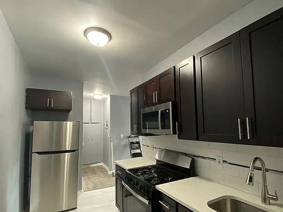 4th image of 253 Lafayette Ave #6A