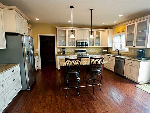 4th image of 1833 Mayberry Dr