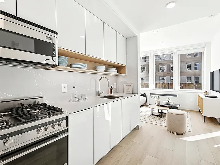 20 Broad St #2106 — Photo 2