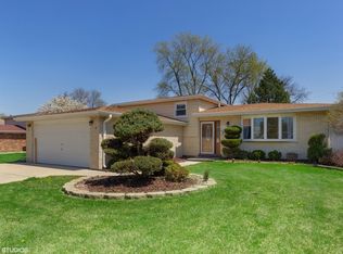 9247 S 90th Ave, Hickory Hills, IL