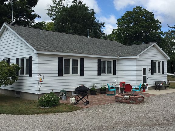 Back - Brick Patio w/firepit