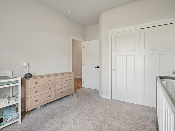 3rd image of 302 Deer Haven St