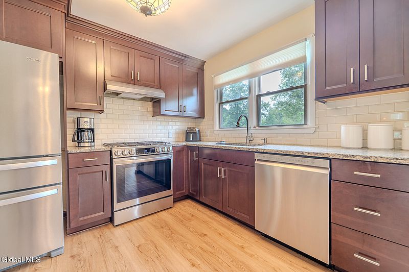 3rd image of 17 Delaware Avenue