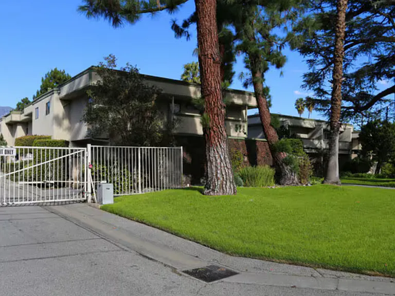 Arcadia Pines — Photo 1