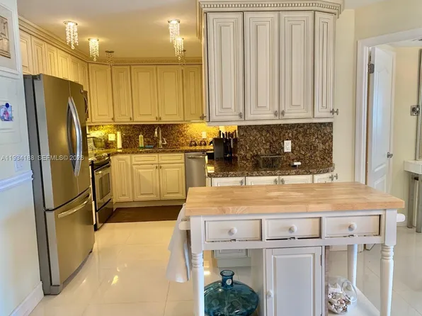 1985 S Ocean Dr APT 3C, Hallandale, FL 33009