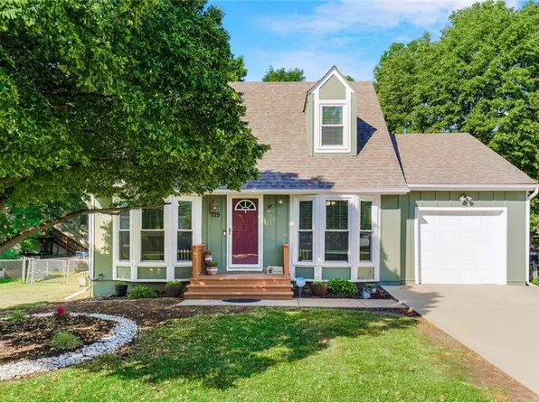 719 McCaffree Cir, Gardner, KS 66030