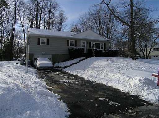 1st image of 17 Stirrup Dr