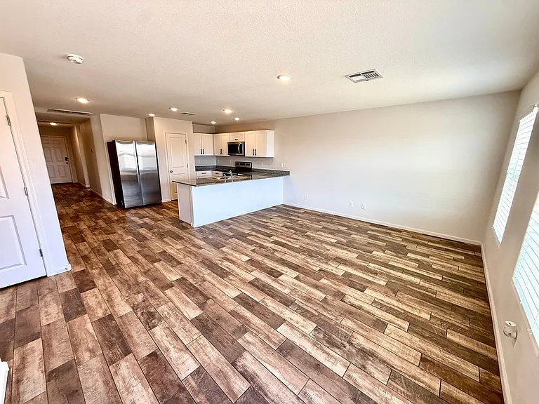 2208 E Clear Creek Dr — Photo 7