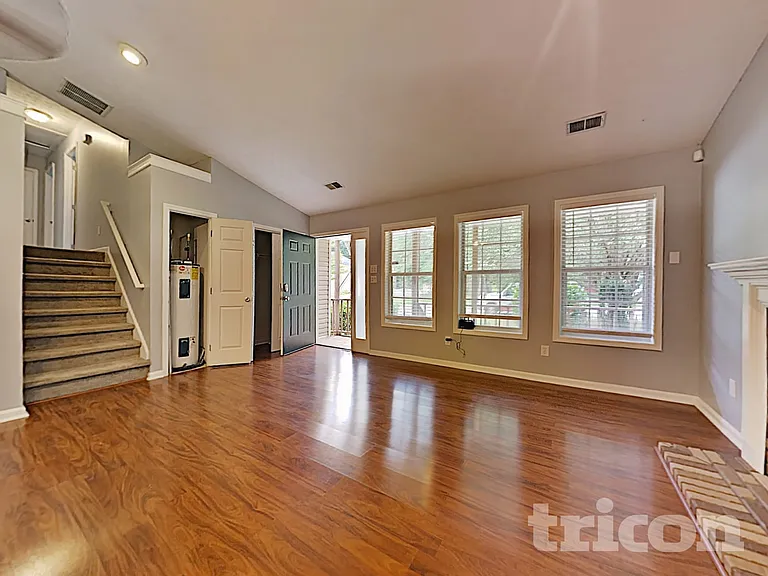 726 Westbury Dr — Photo 20