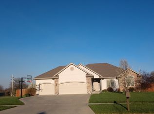 2600 SW Windermere Ct, Topeka, KS 66614