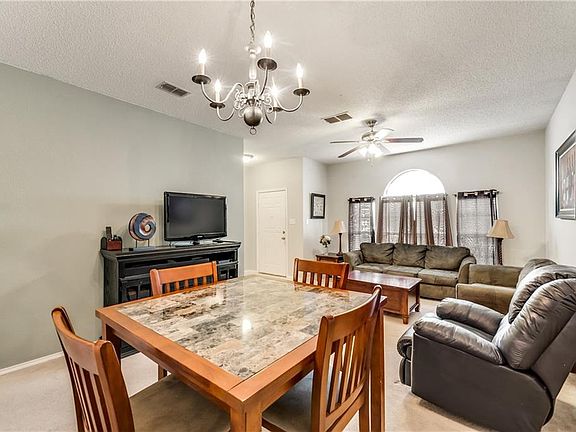 4th image of 7124 Park Creek Dr