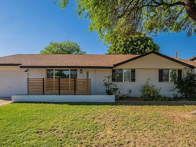 8214 E Elm Dr — Photo 2
