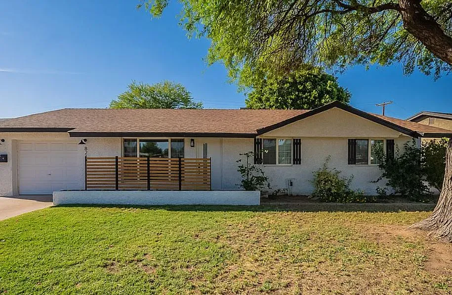 Building Photo - 8214 E Elm Dr