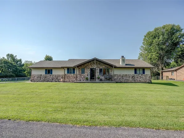309 Arrowhead Dr, Troy, IL 62294