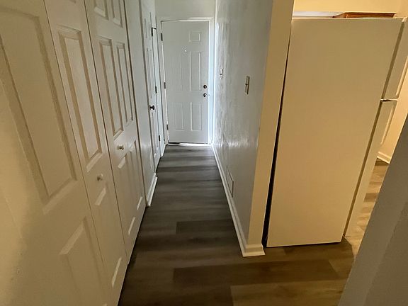 5th image of 415 Brown Ave