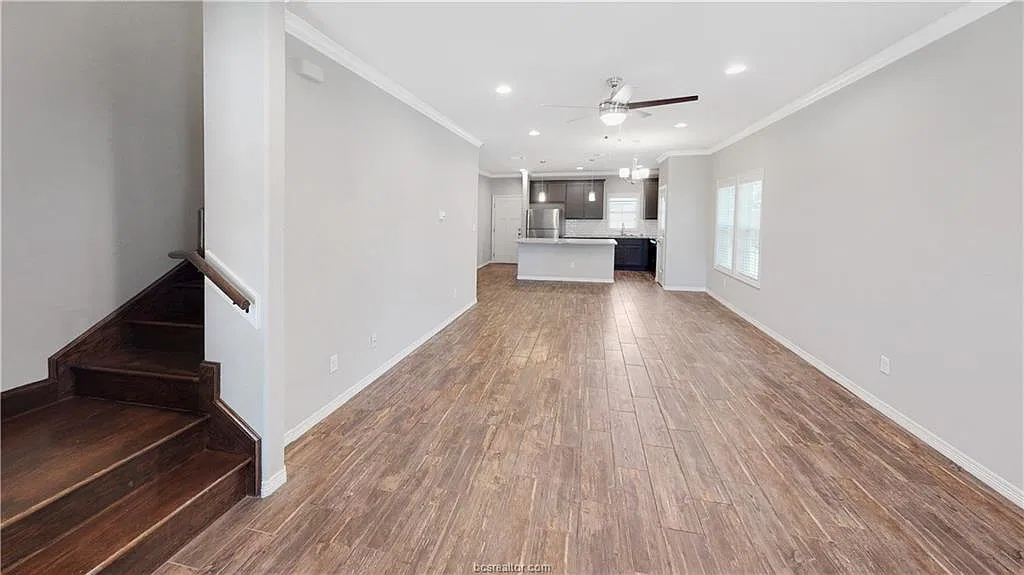 5 bed, 5.5 bath, 2192 sqft, $4,400 — Photo 2