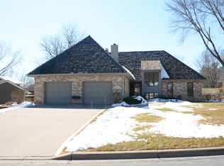 1743 Trail Rd, Mendota Heights, MN 55118