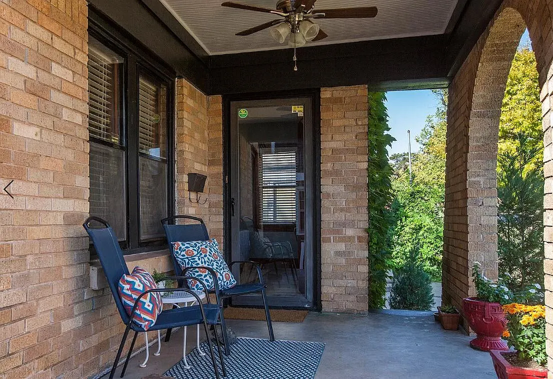 3 bed, 1720 sqft, $2,100 — Photo 2