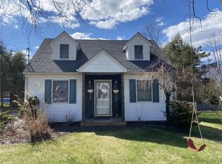 19 Hasbrouck Dr, Poughkeepsie, NY 12603