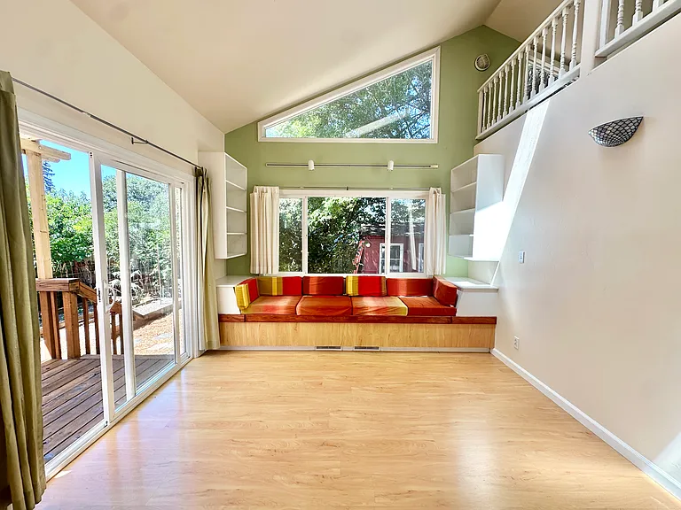 11 Hillview Ave — Photo 10