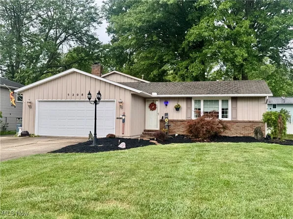 5208 Seven Pines Dr, Lorain, OH 44053