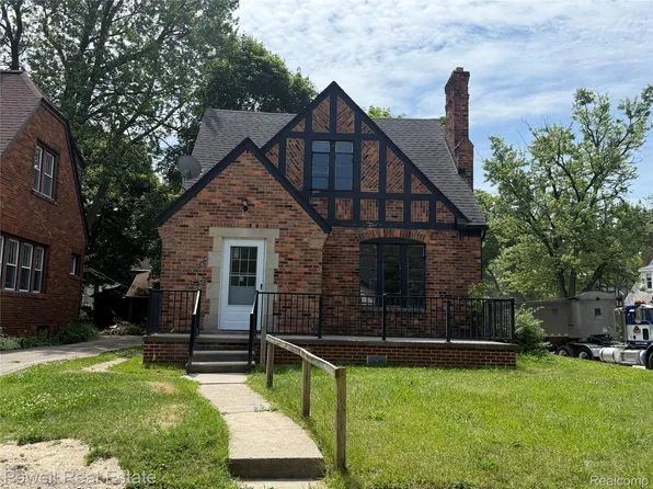 70 Mohawk Rd, Pontiac, MI 48341