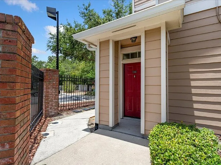 1101 Vintage Village Ln #101 — Photo 2