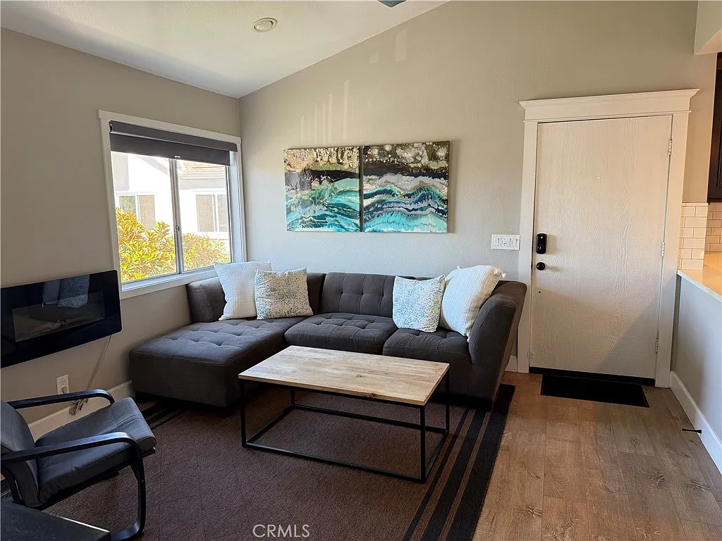 2 bed, 873 sqft, $4,000 — Photo 3