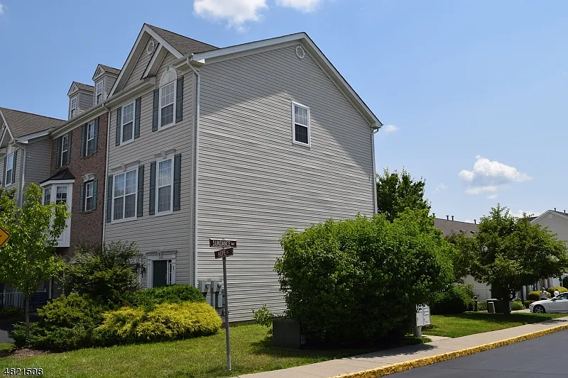 2 bed, 4.0 bath, $2,500 — Photo 2