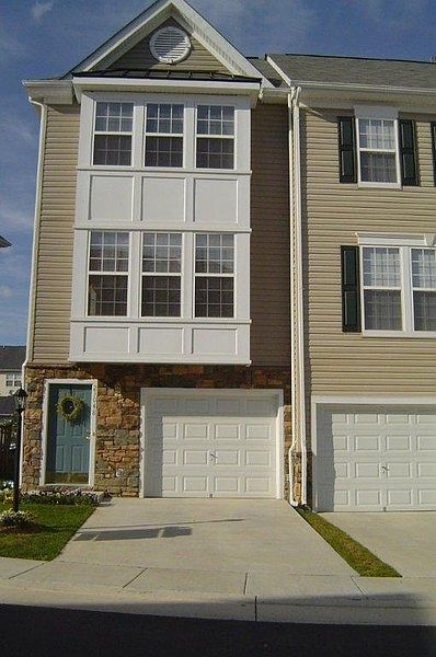 1st image of 23048 Fontwell Sq