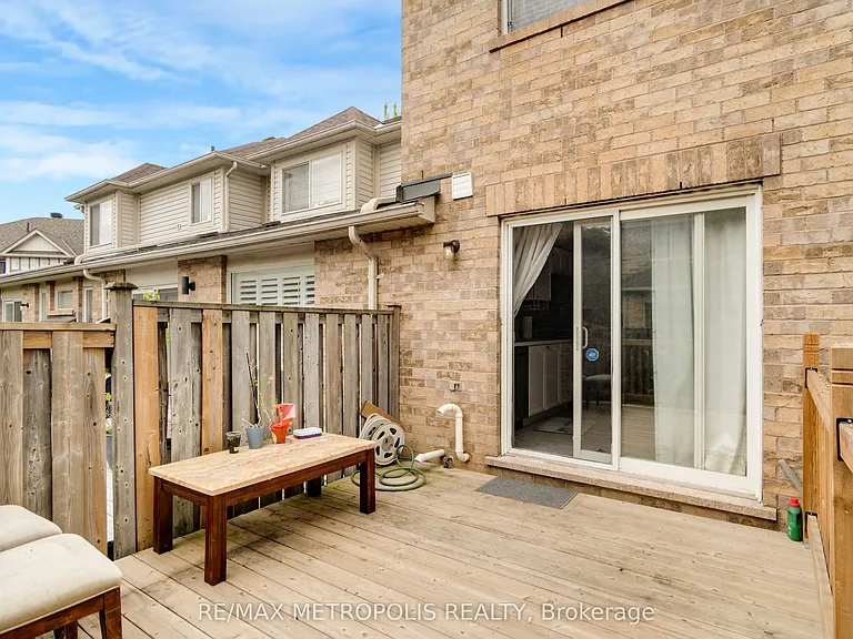 2420 Baintree Cres — Photo 35